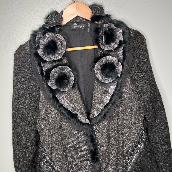 NWT Dolce Cabo Rabbit Fur Trimmed Elegant Floral Embellished Long Cardigan - Picture 4 of 14